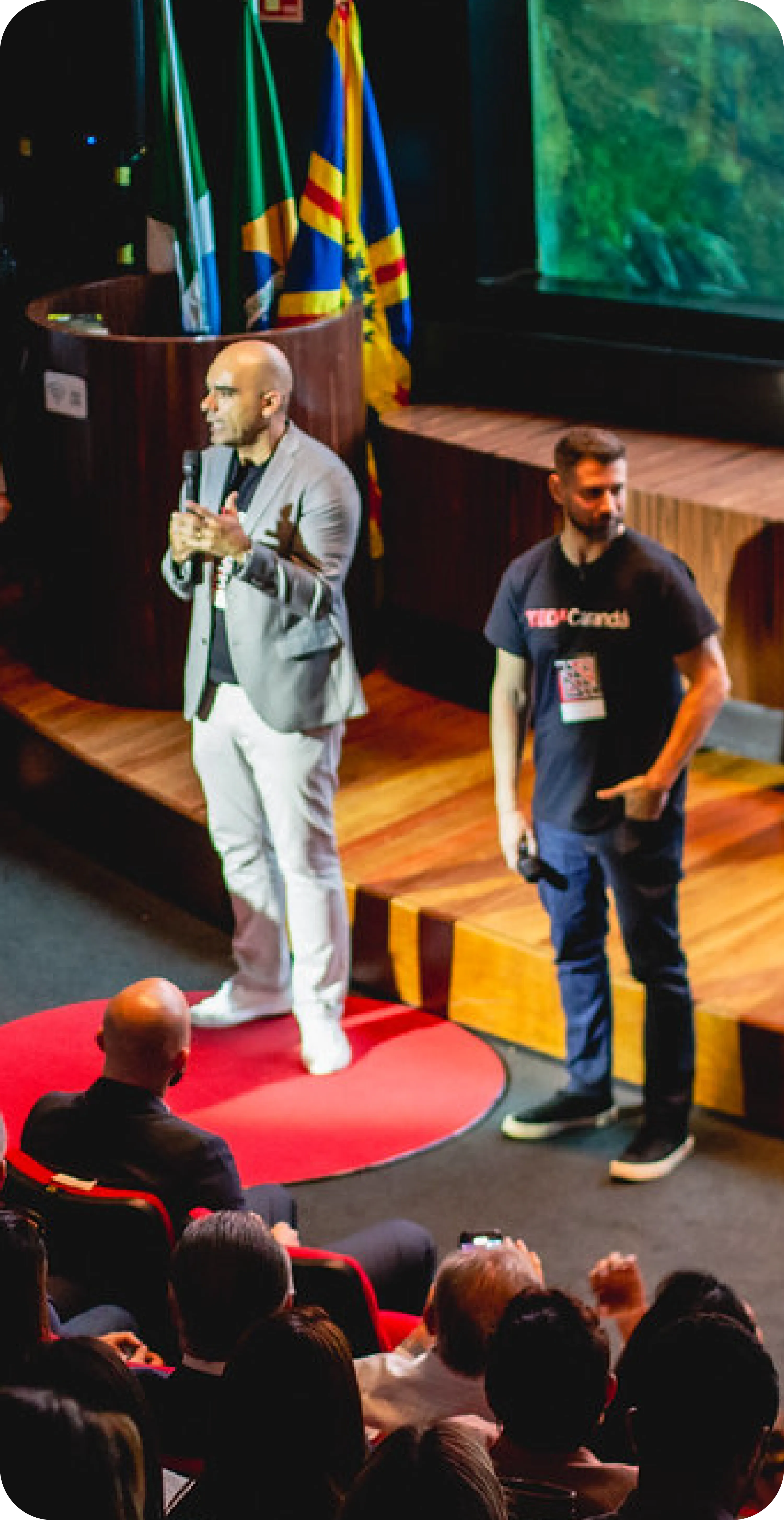 Palestrantes no palco